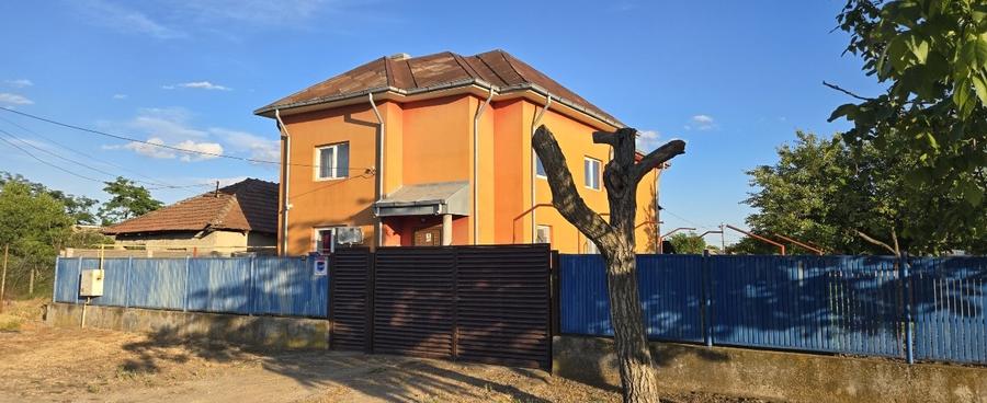 Casă individuală cu 5 camere cu Canalizare în Central