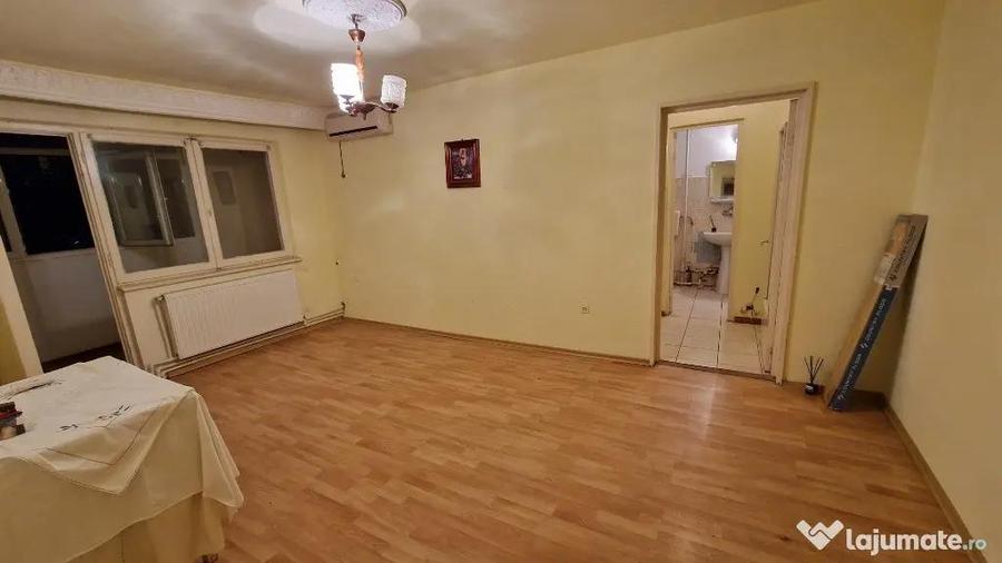 Apartament cu 2 camere semidecomandat în Viziru 1