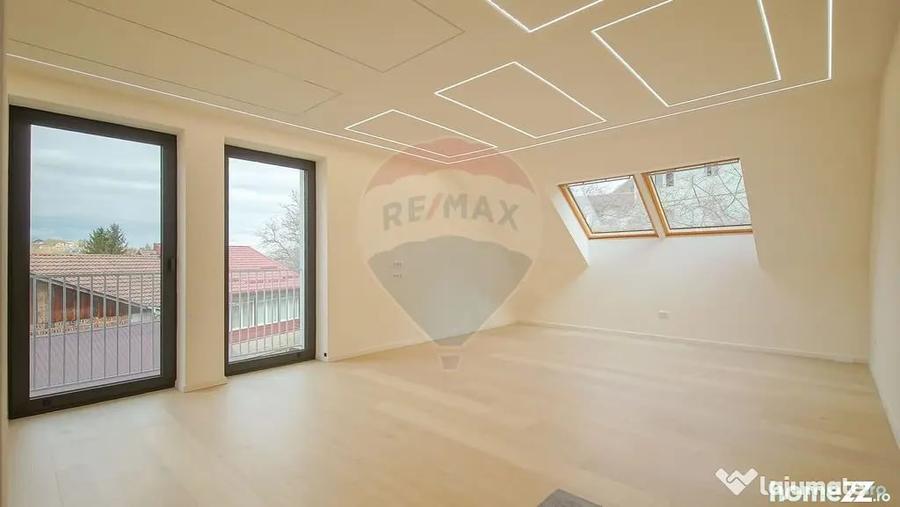 Casă cu 7 camere cu Teren 601 Mp în Schei