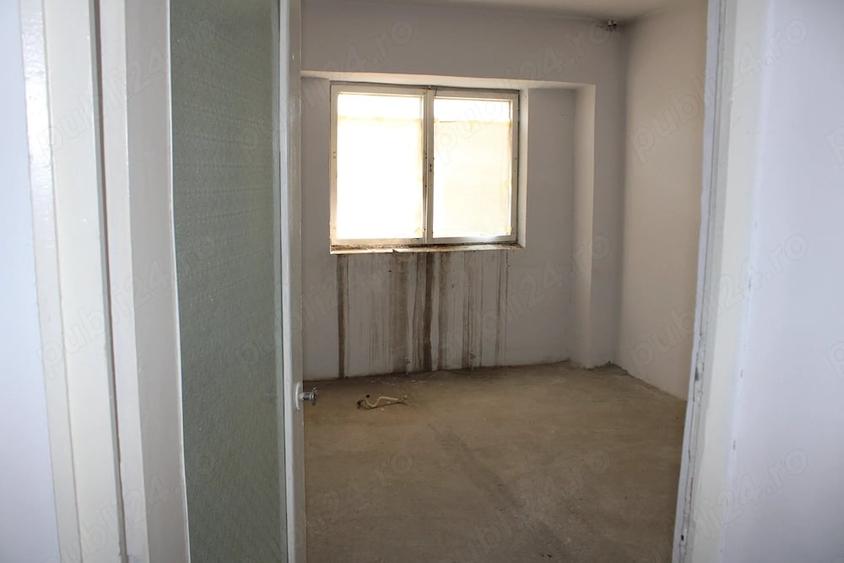 Apartament cu 4 camere decomandat în E3