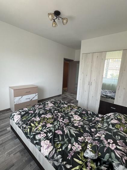 Apartament cu 3 camere decomandat în Roșu