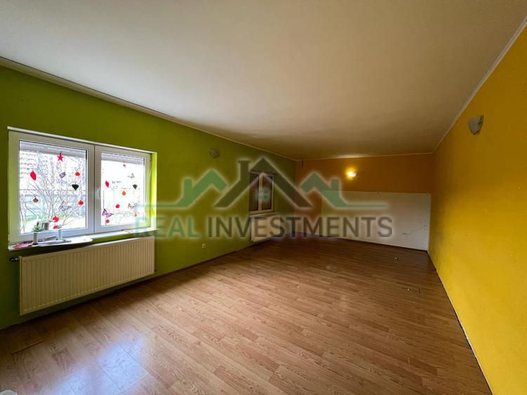 Casă cu 5 camere cu Teren 392 Mp în Intim