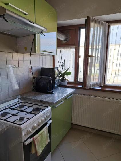 Apartament cu 4 camere decomandat în Confecții