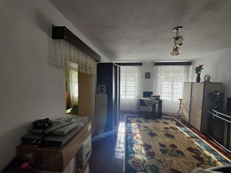 Apartament cu 2 camere semidecomandat, mobilat în Central