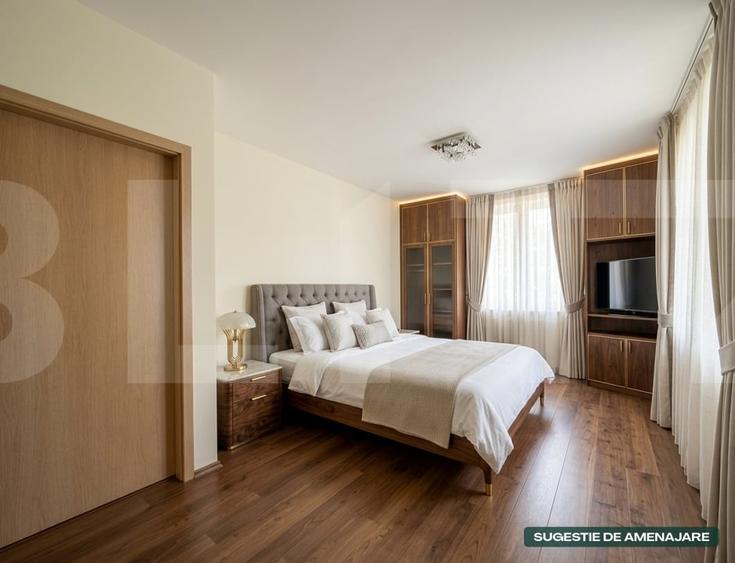 Casă individuală cu 8 camere cu Canalizare în Mehala