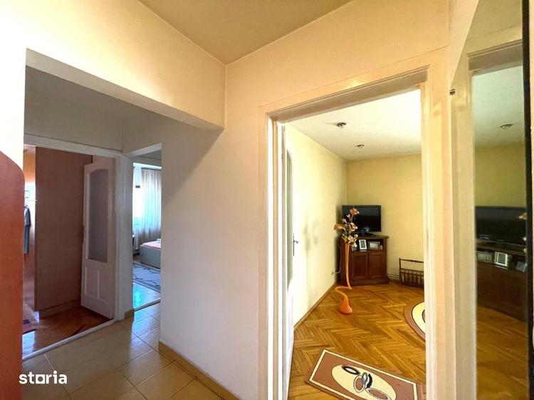 Apartament cu 3 camere decomandat, mobilat în Soarelui