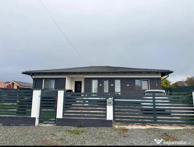 Casă cu 4 camere cu Teren 720 Mp în Satu Nou de Sus