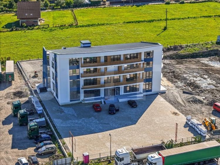 Spațiu comercial, de 2,351 mp, în Nord