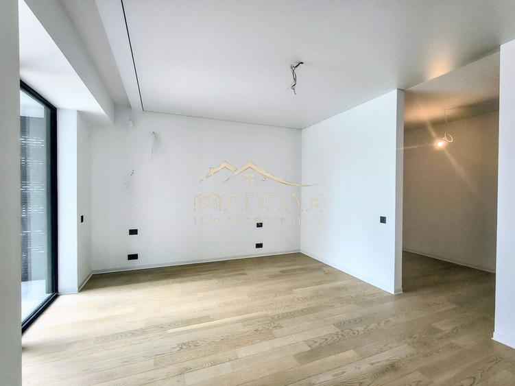 Apartament cu 4 camere semidecomandat în Floreasca