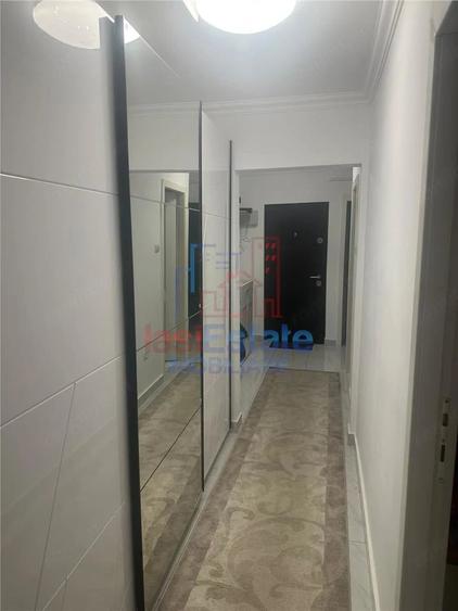 Apartament cu 3 camere decomandat în Filiași