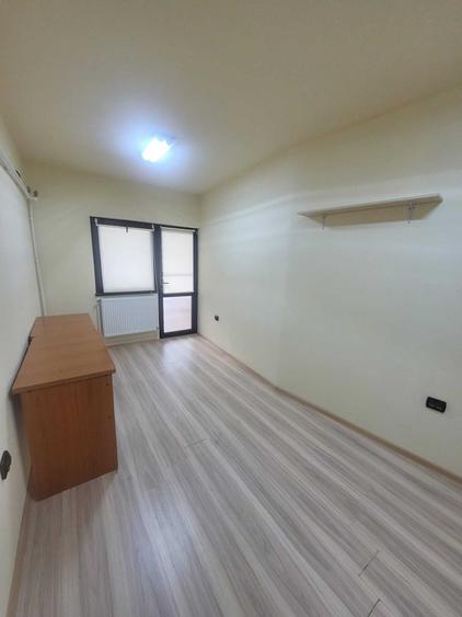 Spațiu comercial, de 80 mp, în Central