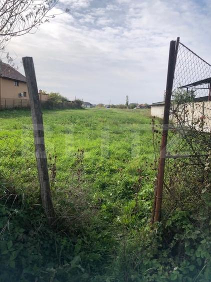 Teren agricol extravilan de 3321 mp, în Cloșca