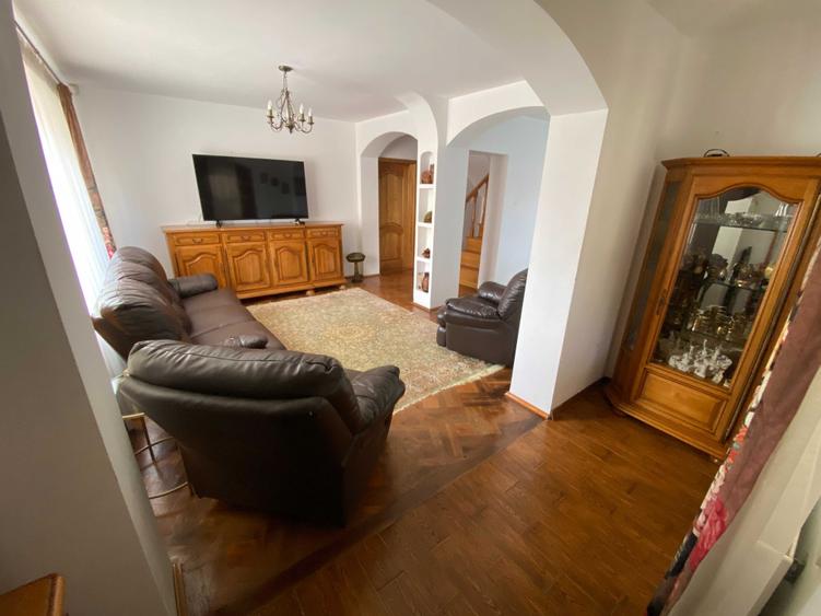 Casă cu 4 camere cu Teren 600 Mp în Valea