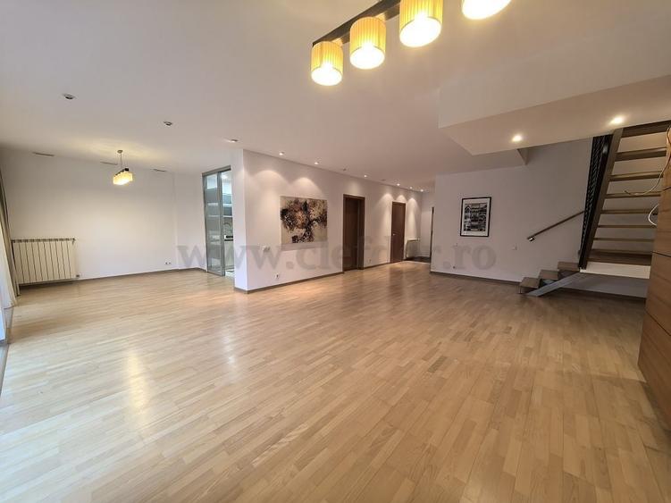 Casă cu 7 camere cu Piscina în Pipera