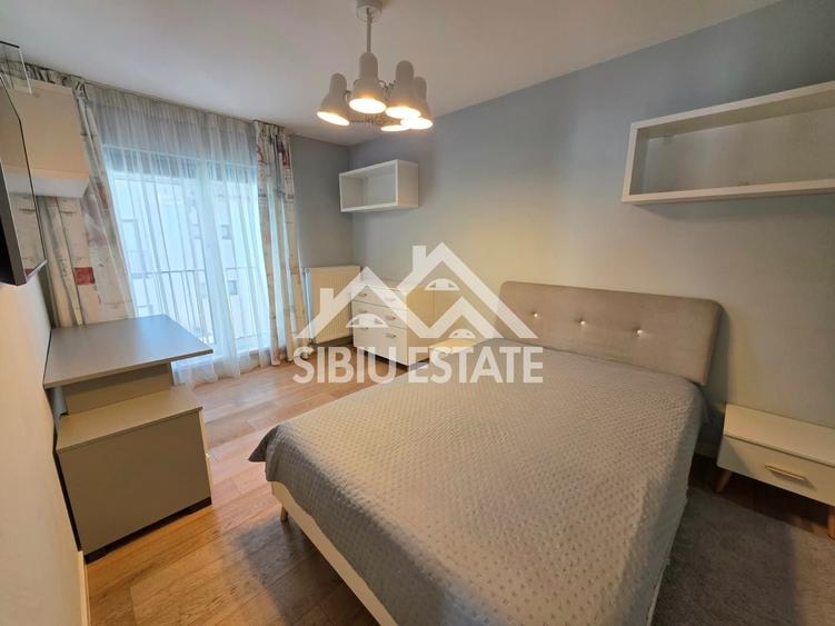 Penthouse cu 4 camere decomandat, mobilat în Periferie