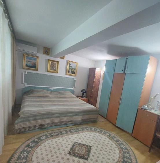 Casă cu 10 camere cu Teren 601 Mp în Central