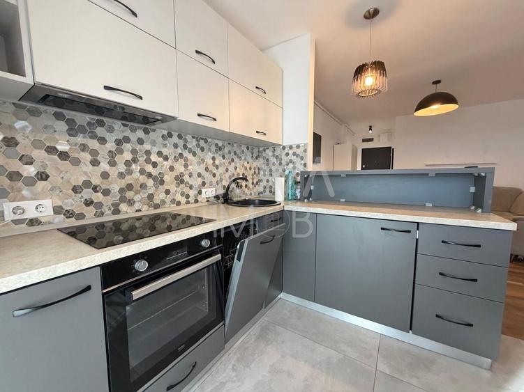 Apartament cu 3 camere semidecomandat, mobilat în Exterior Vest
