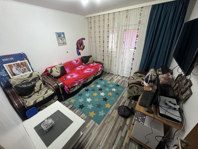 Apartament cu 3 camere decomandat, mobilat în CET