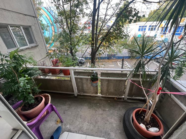 Apartament cu 3 camere decomandat în Tineretului