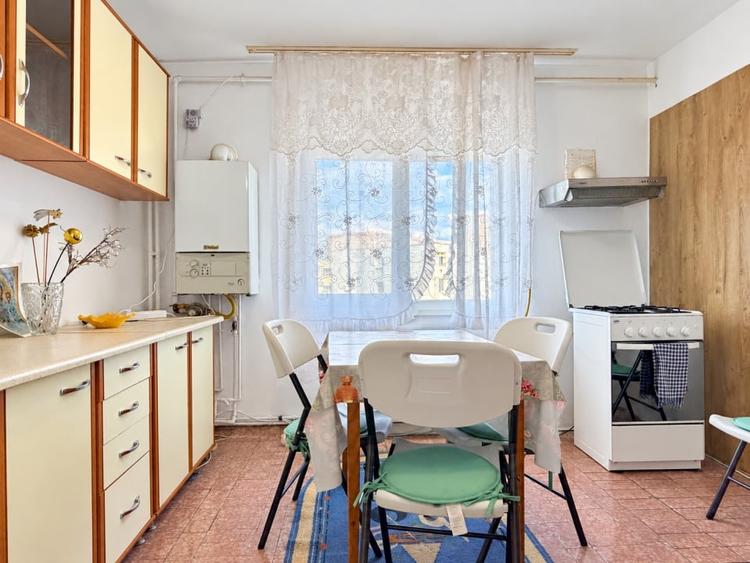 Apartament de 3 camere, situat pe Carpaților - 7