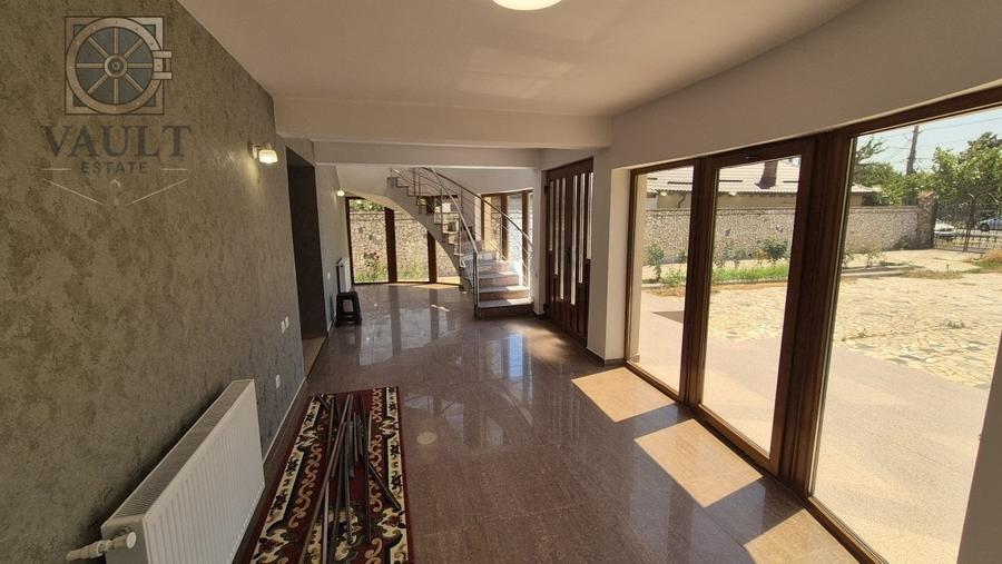 Casă individuală cu 9 camere cu Canalizare în Buftea