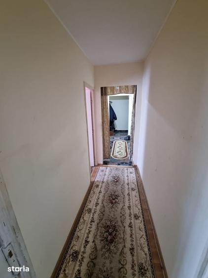 Apartament cu 3 camere semidecomandat în Km 4