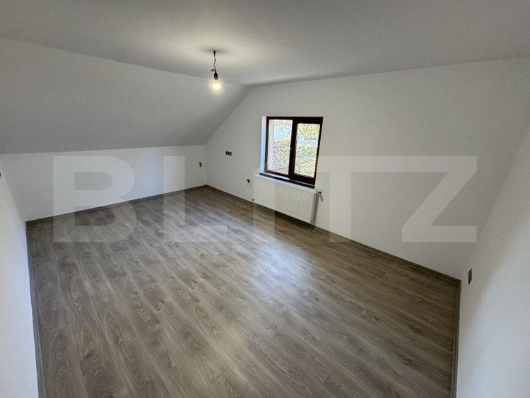 Casă individuală cu 6 camere cu Canalizare în Cetate