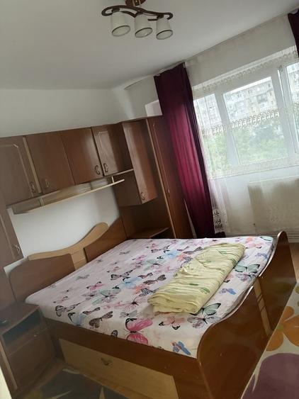 Apartament cu 3 camere decomandat în Buzaului