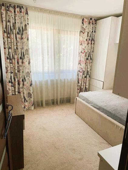 Apartament cu 3 camere semidecomandat în Central