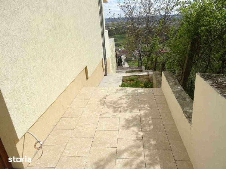Casă cu 5 camere cu Teren 640 Mp în Central
