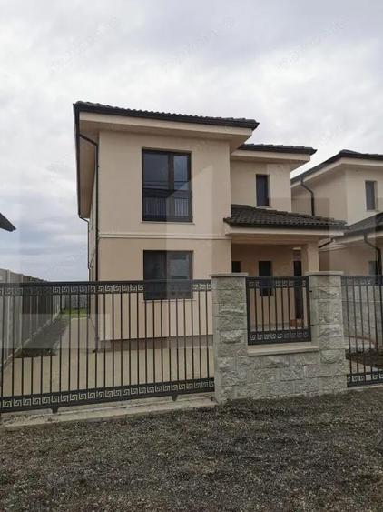 Casă cu Teren 220 Mp în Giarmata