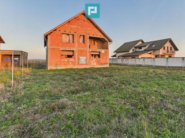 Casă individuală cu 7 camere cu Canalizare în Macea