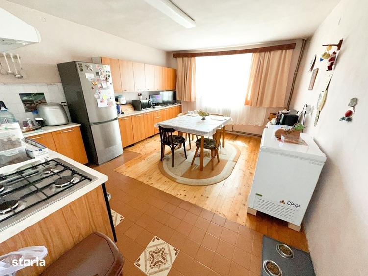 Casă cu 4 camere cu Teren 998 Mp în Central
