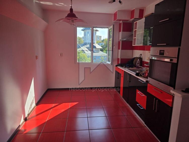 Apartament cu 3 camere semidecomandat, mobilat în Berceni