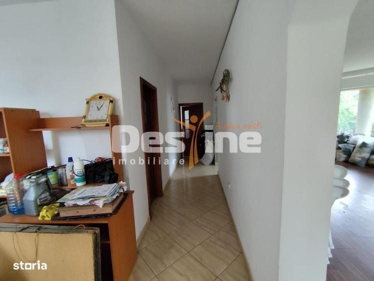 Casă cu 4 camere în Fundeni