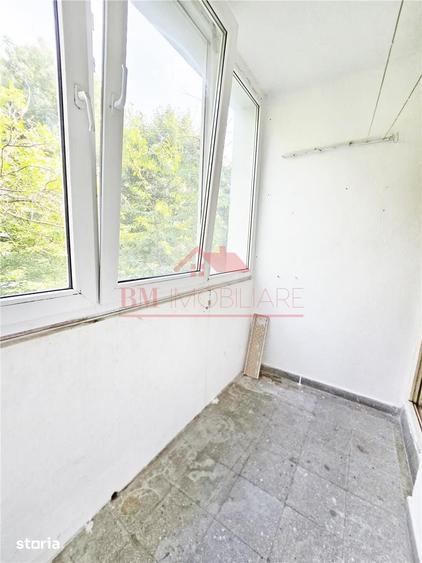 Apartament cu 4 camere decomandat în Drumul Taberei