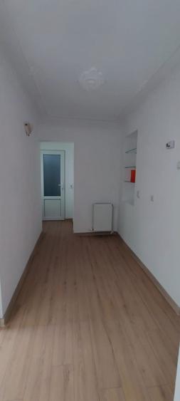 Apartament cu 3 camere decomandat în Broscăuți