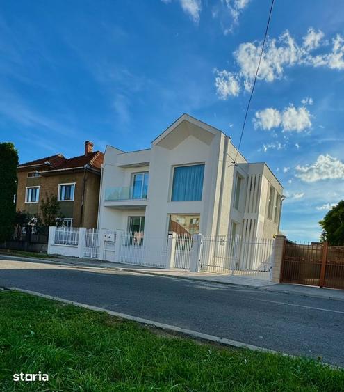 Casă cu 5 camere cu Teren 425 Mp în Mărăști