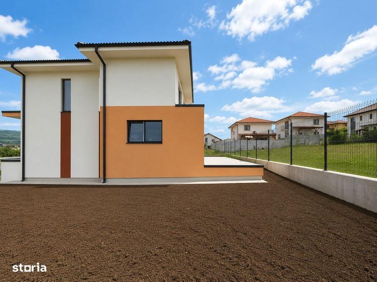 Casă cu 4 camere în Chinteni