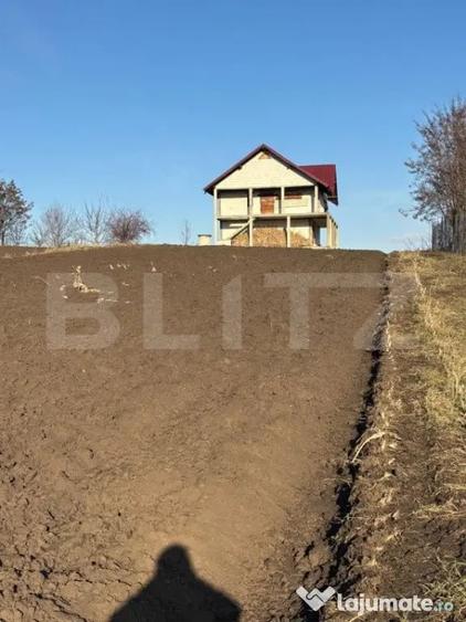 Casă cu 3 camere cu Teren 5000 Mp în Central