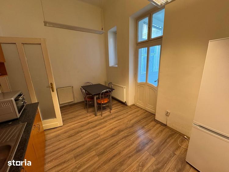 Apartament cu 3 camere semidecomandat în P-ța Unirii