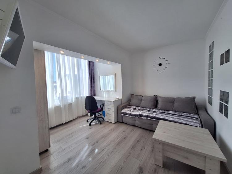 Apartament cu 3 camere decomandat, mobilat în Florești