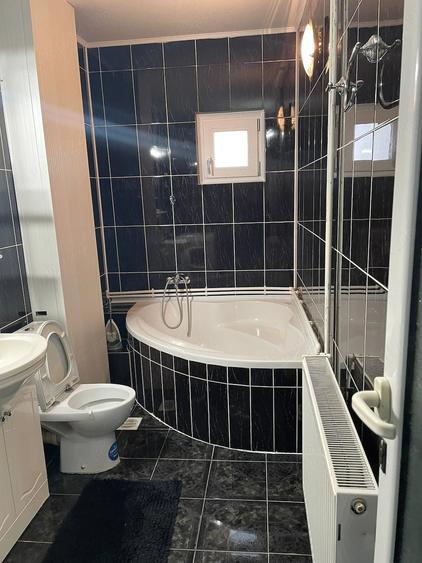 Apartament cu 5 camere decomandat în Central