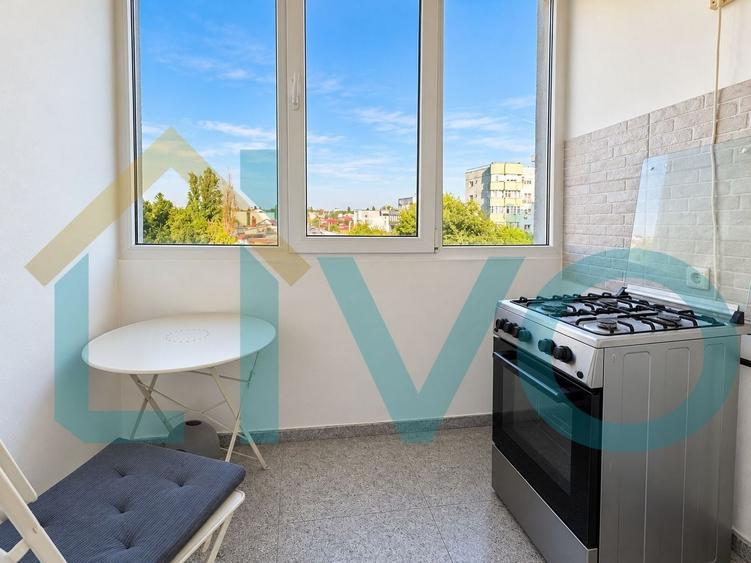Apartament cu 3 camere semidecomandat în Colentina