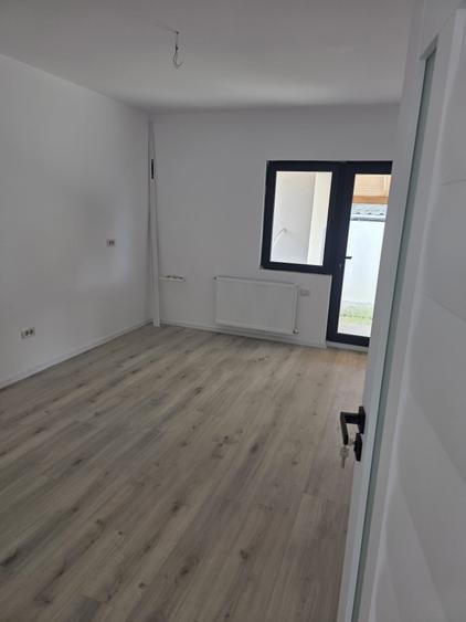 Casă cu 4 camere în Lumina