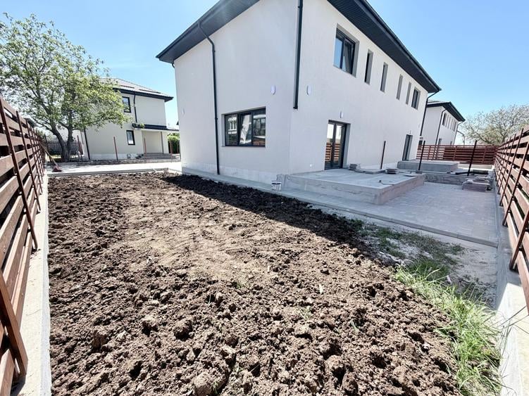 Duplex cu 3 camere cu Canalizare în Sud