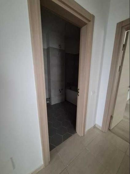 Apartament cu 3 camere decomandat în Titan
