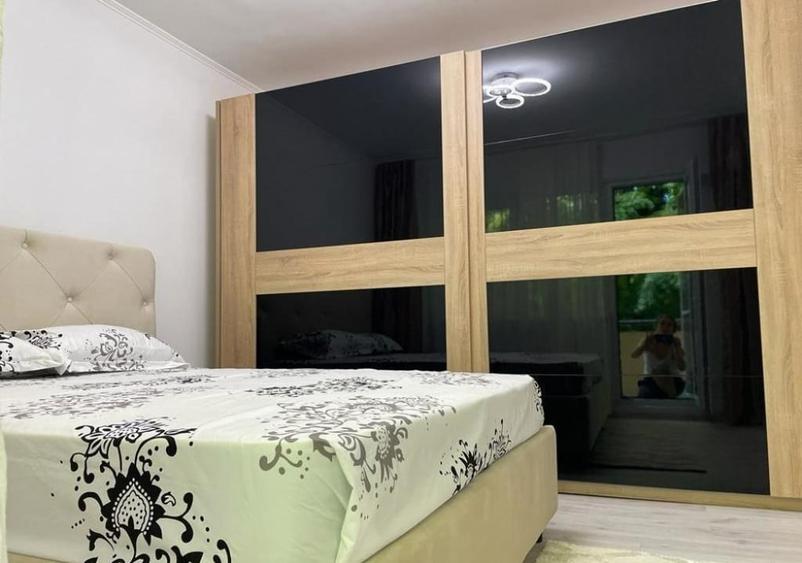 Apartament cu 3 camere decomandat în Berceni