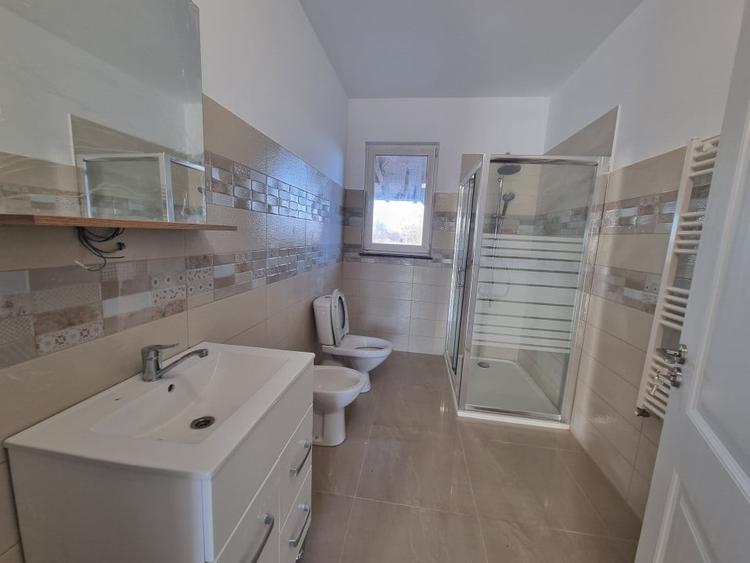 Casă individuală cu 4 camere cu Canalizare în Sud