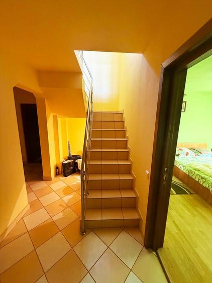 Casă cu 6 camere cu Teren 1500 Mp în Călugăreni